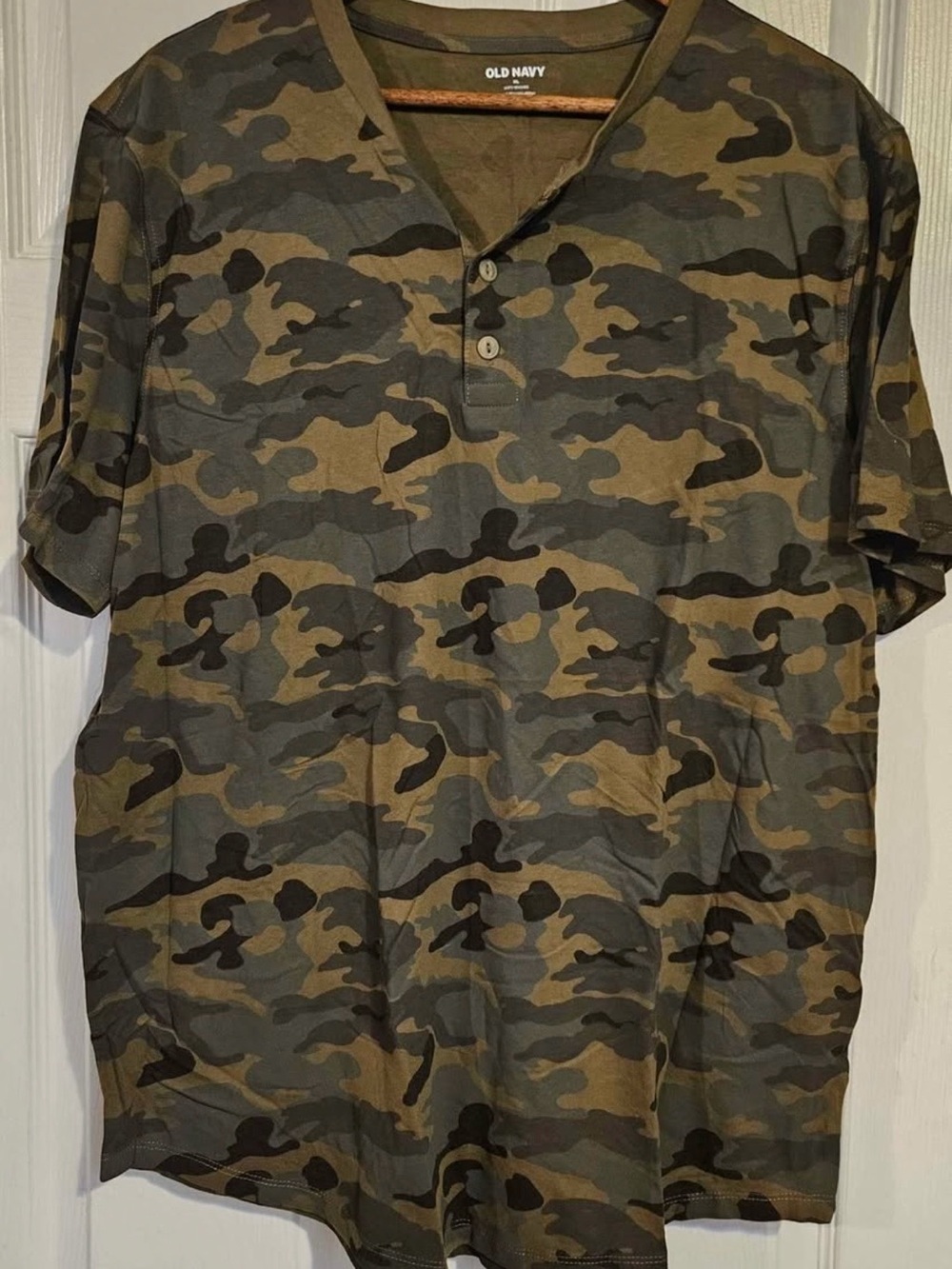Old Navy Men's Camouflage Short-Sleeve Henley Tee - Olive/Brown